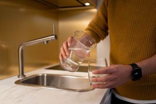 Adoucisseur d'eau et santé, ce que devient l'eau du robinet
